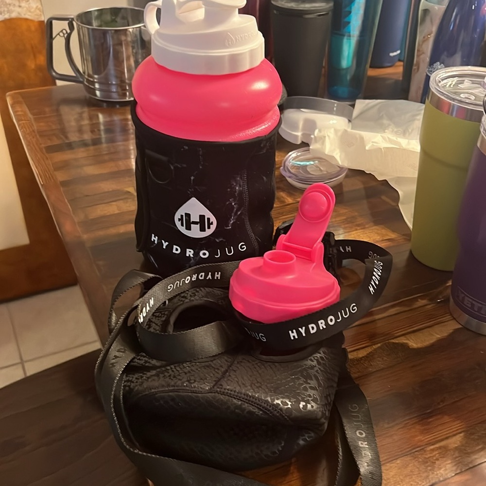 2 Hydrojugs with carrying covers. Never used. - Picture 4 of 4